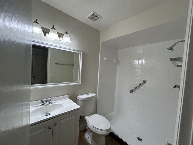 Building Photo - 2611 Antilles Dr