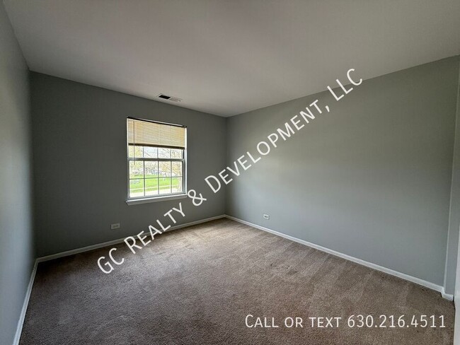 Building Photo - 671 W Streamwood Blvd