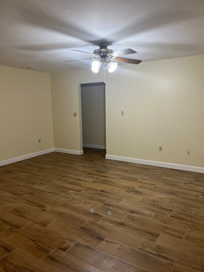 Building Photo - 7214 SW 44th Pl
