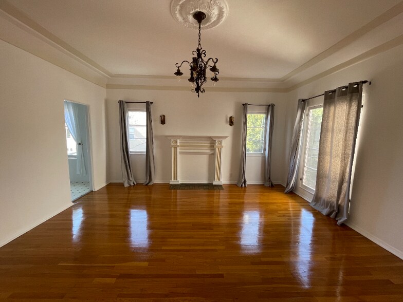 Building Photo - 419 Cloverdale Ave