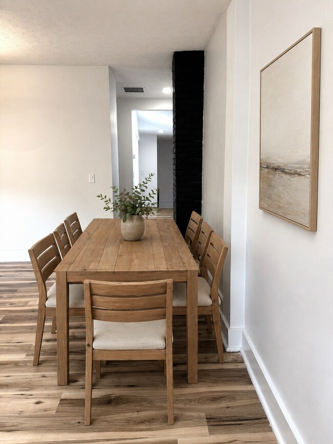 Building Photo - 1618ELL