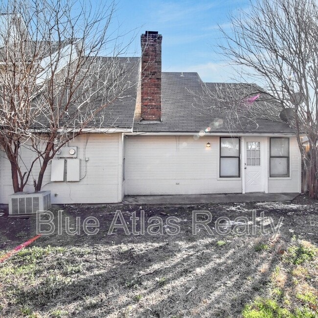 Building Photo - 1705 La Salle Dr