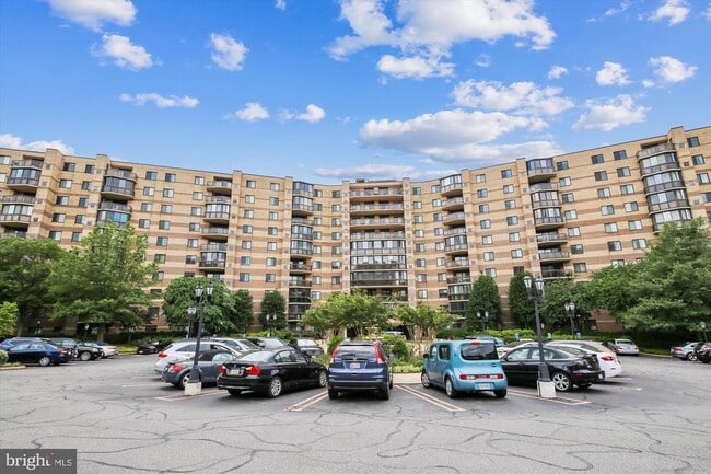 Building Photo - 8360 Greensboro Dr