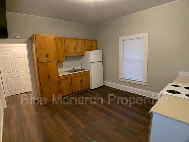 Building Photo - 427 Meller St