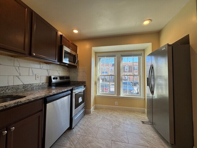 Building Photo - Beautiful 3 Bed 3 Bath Brick Townhome In Springfield Square