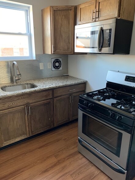 Building Photo - 104 Chester Ave