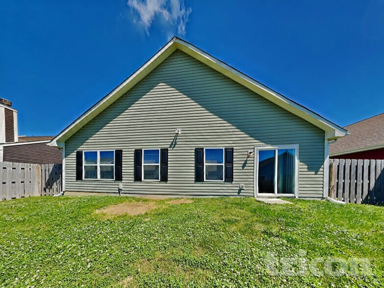 Building Photo - 817 Blue Ash Trail