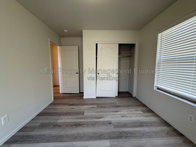 Building Photo - 9503 N 82nd Ln