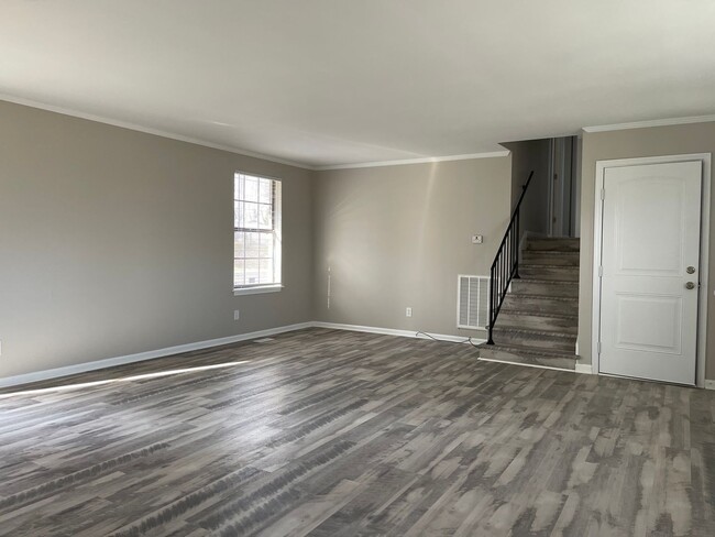 Building Photo - Newly Renovated Home in South Nash!