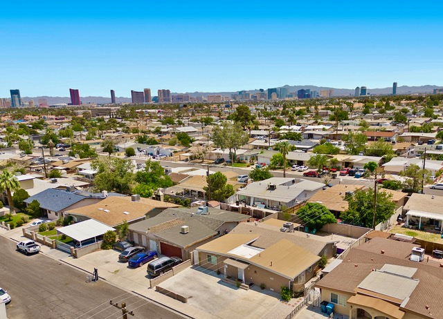 Primary Photo - 5333 Longridge Ave