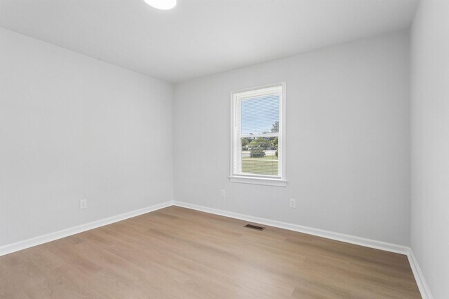 Building Photo - 3BR/1BA Renovated Brick Rancher | 1-Car Garage | Hampton – Coliseum Central