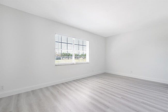 Building Photo - 7500 NW 75th St