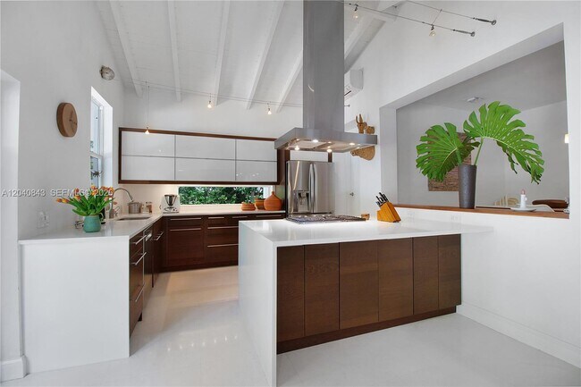 Building Photo - 7420 SW 53rd Pl