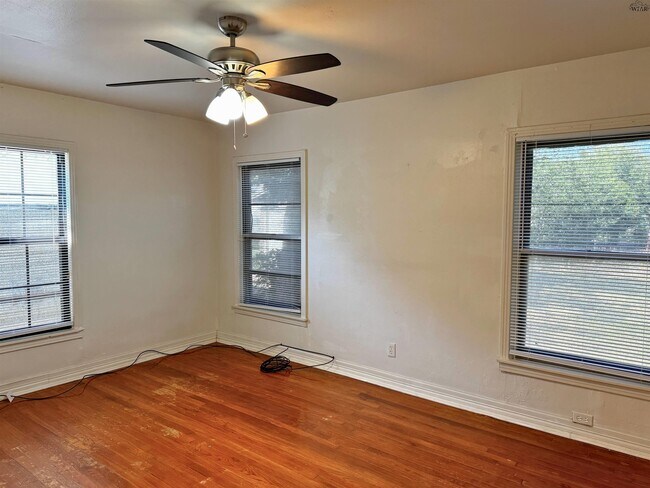 Building Photo - 3304 Sherwood Ln