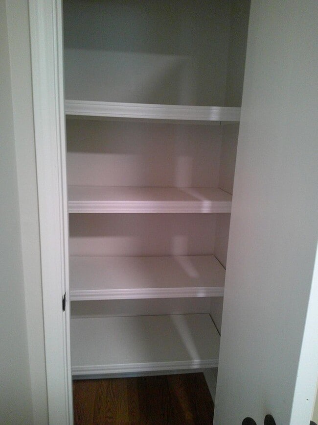 Building Photo - *****MOVE IN SPECIAL! 1/2 OFF 1ST MONTHS R...