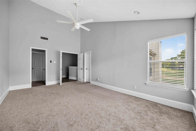 Building Photo - 7866 Green Lawn Dr