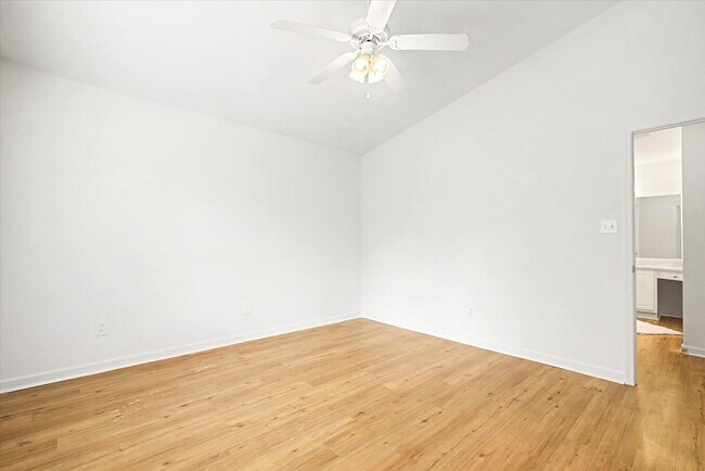 Building Photo - 335 Dreadnaught Ct