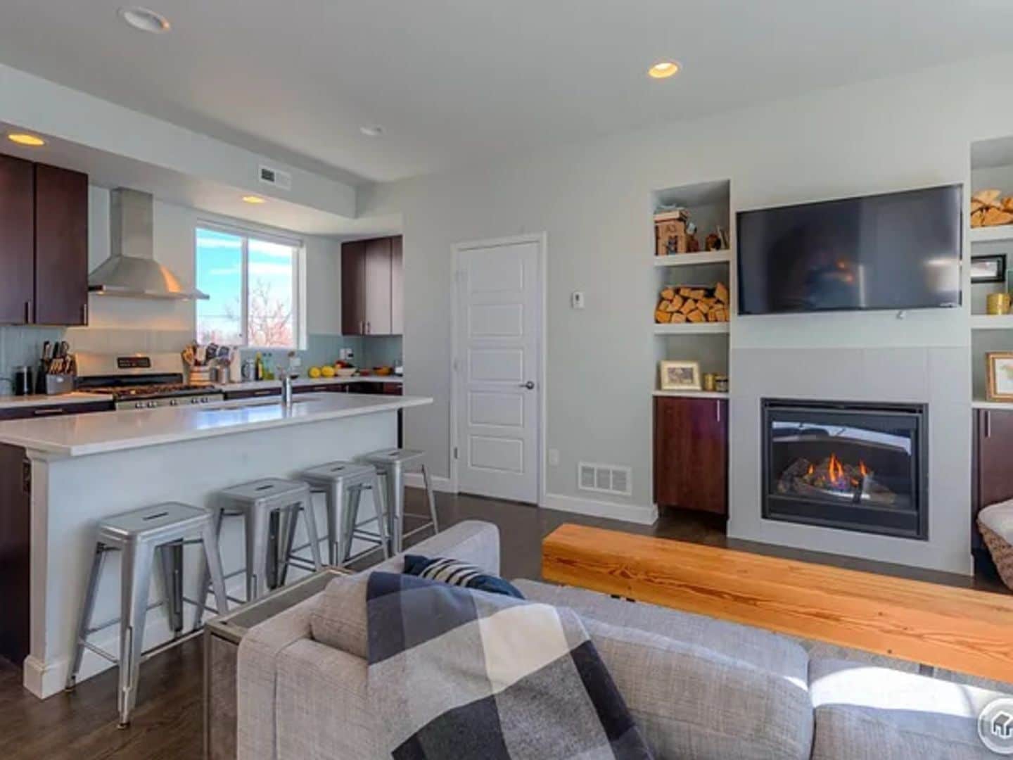 Building Photo - 2038 High St