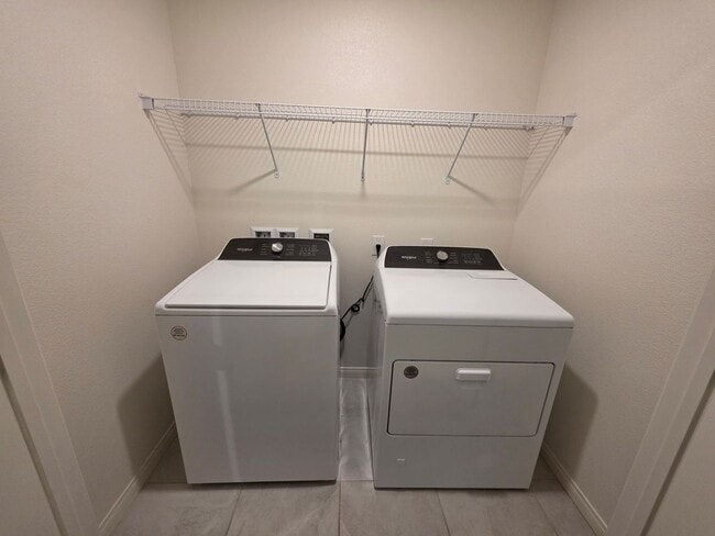 Building Photo - Newer 3 Bedroom Single Story Home in Gated Community