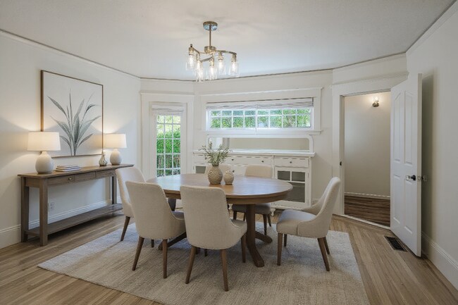 Building Photo - Charming Burlingame Home, 2 Bedroom / 1 Ba...