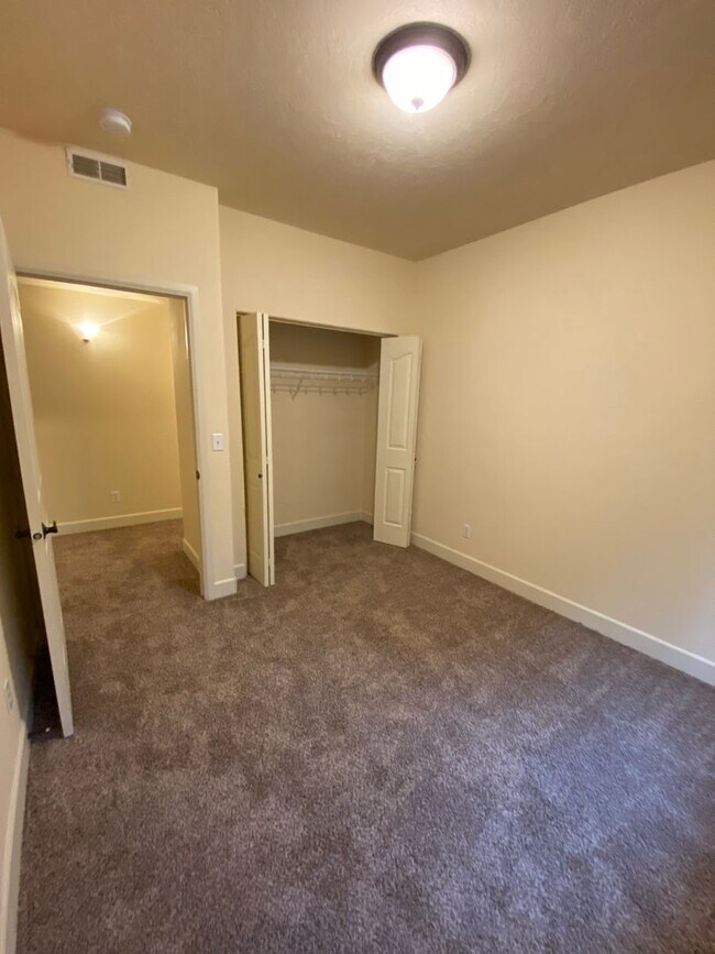 Building Photo - 6800 N Spurwing Loop