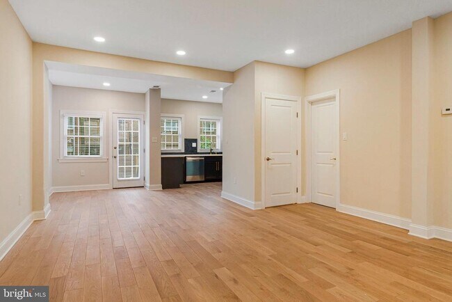 Building Photo - 1350 Sheridan St NW