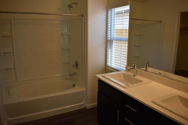 Building Photo - 4027 Bayonet Dr