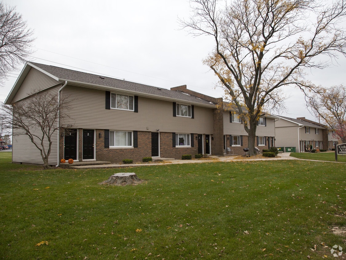 Colonial Village - 1304-1316 W Jefferson St Washington IL 61571 | Apartment  Finder