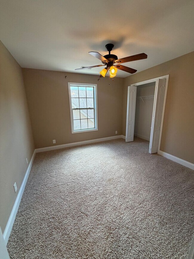 Building Photo - 266 Turnberry Circle