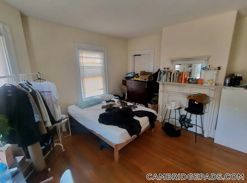 Building Photo - 1590 Cambridge St