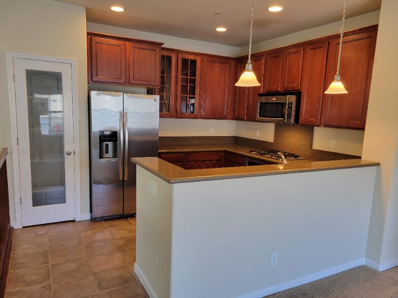 Building Photo - 3301 N Park Dr