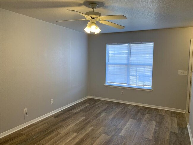 Building Photo - 2807 Cantabrian Dr