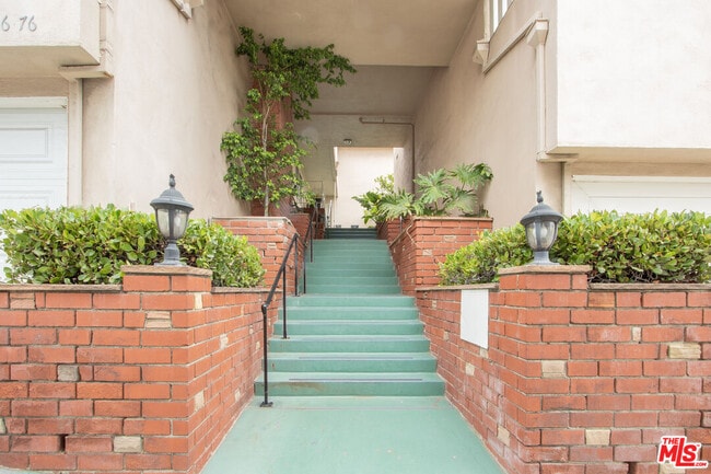 Building Photo - 1366 S Beverly Glen Blvd