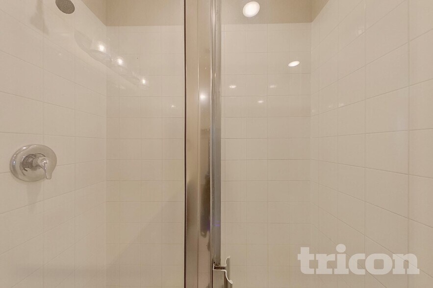 Building Photo - 881 Darst Dr