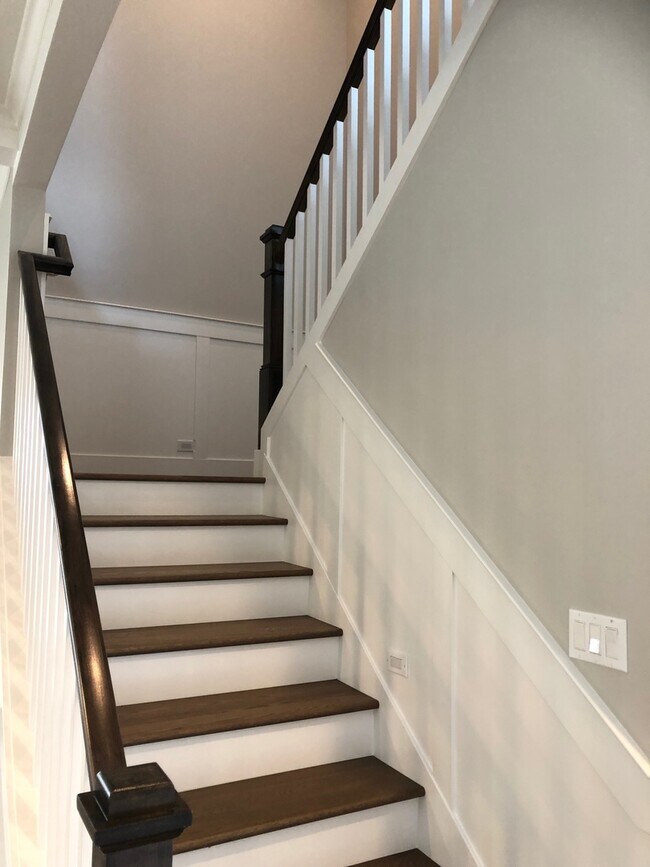 Building Photo - Gorgeous Home in the Wing Point Area of Ba...