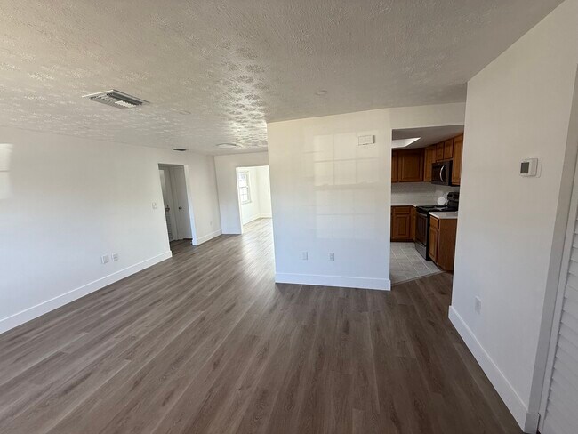 Building Photo - 2702 Ochatilla Rd