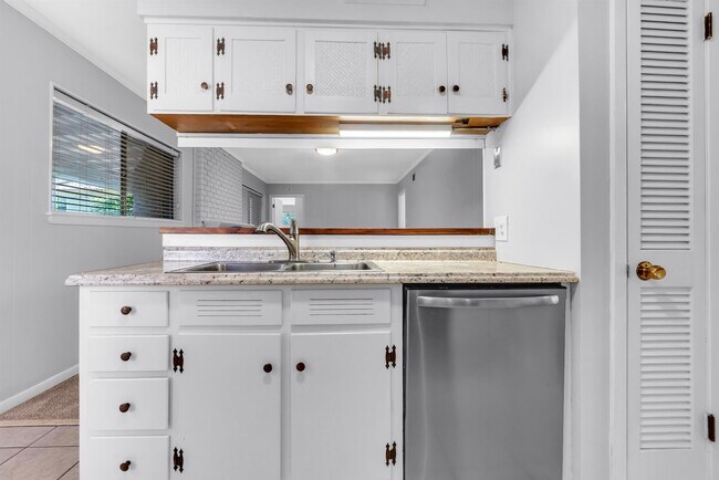 Building Photo - 1130 Wheaton St