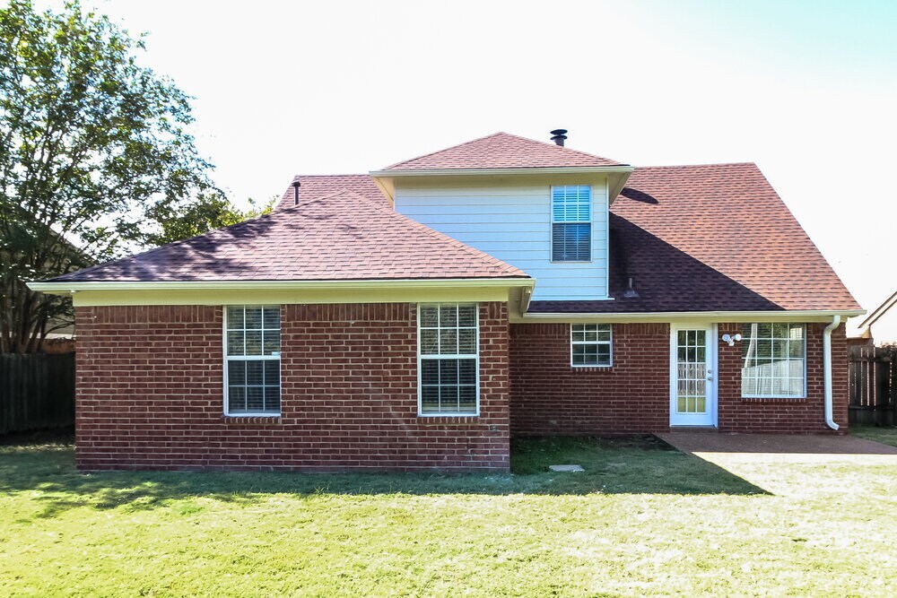 Building Photo - 8432 Creek Front Dr