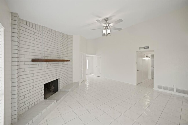 Building Photo - 8203 Woodland Willows Dr