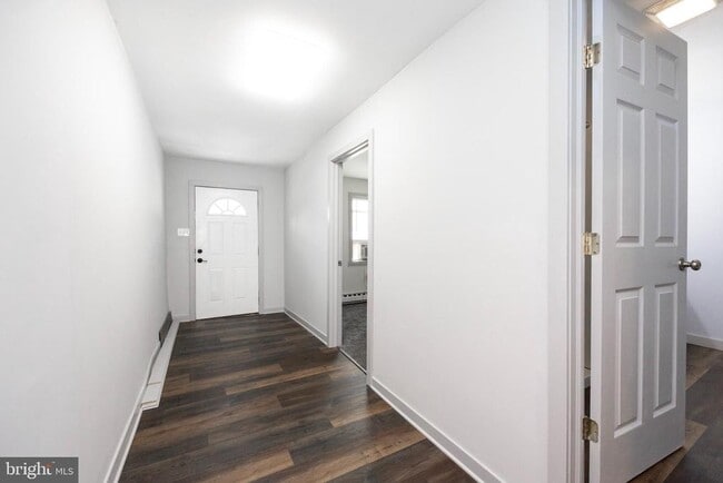 Building Photo - 58 E 4th St