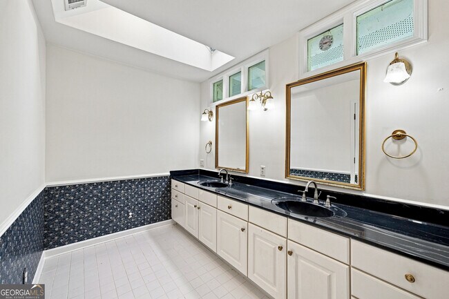 Building Photo - 965 Millbrook Ct