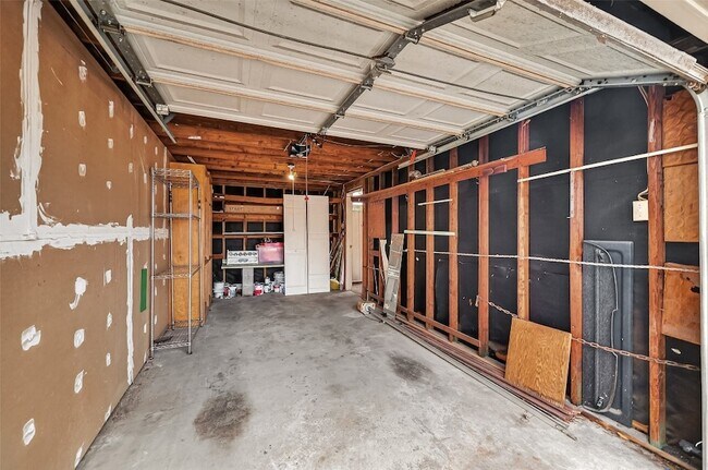 Building Photo - 6404 Burgoyne Dr.