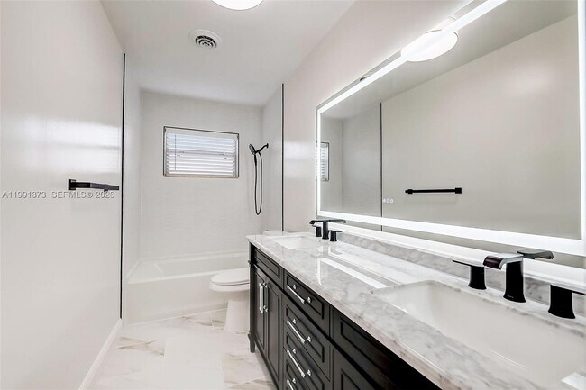 Building Photo - 1601 SW 32nd Pl