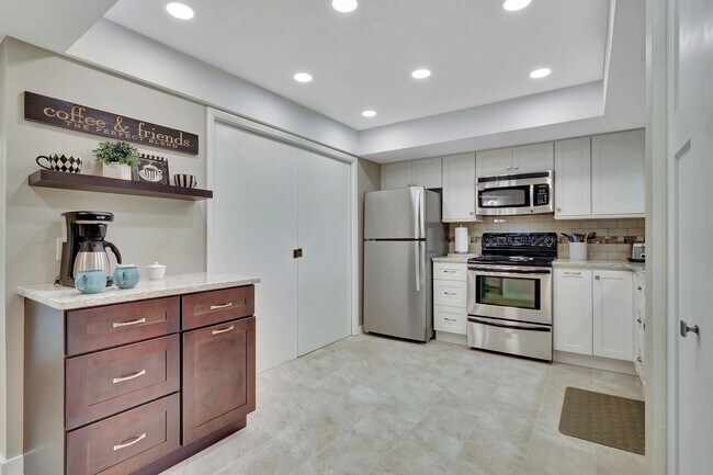 Building Photo - 16436 Timberlakes Dr