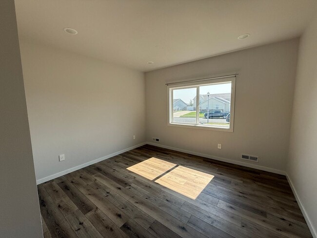 Building Photo - 4 Bedroom Home - Stonebridge Farms