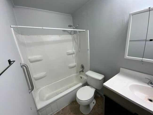 Building Photo - 226 Grace-