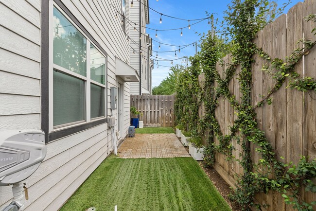 Building Photo - Modern Three-Story Home in Timbergrove Yards