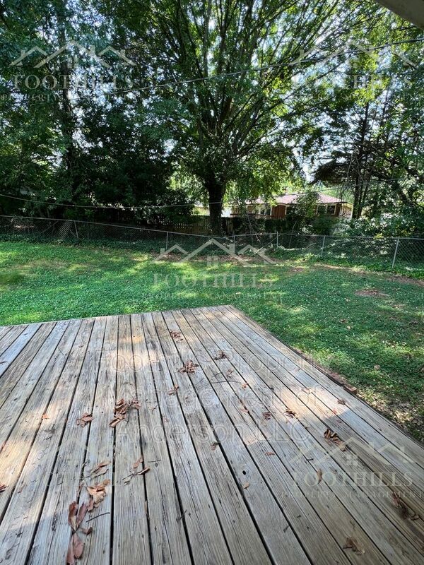 Building Photo - 502 Walden Pkwy