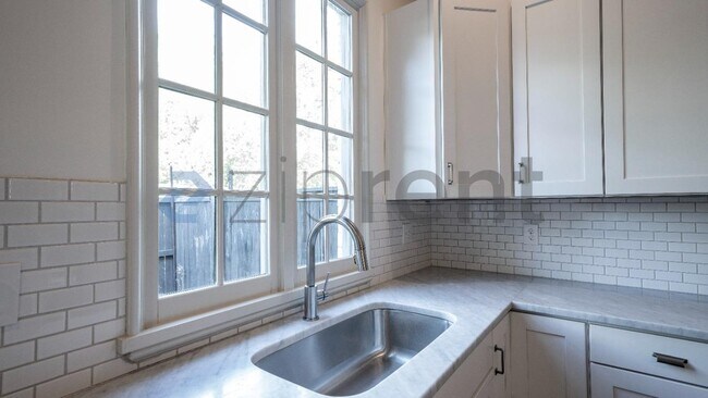 Building Photo - 1346 Calash Ave