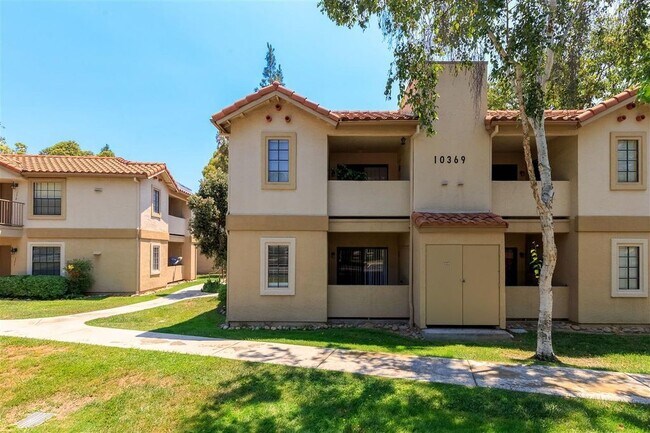 Building Photo - 1 Bed, 1 Bath Condo - Fireplace + Private Patio w/ Washer/Dryer!